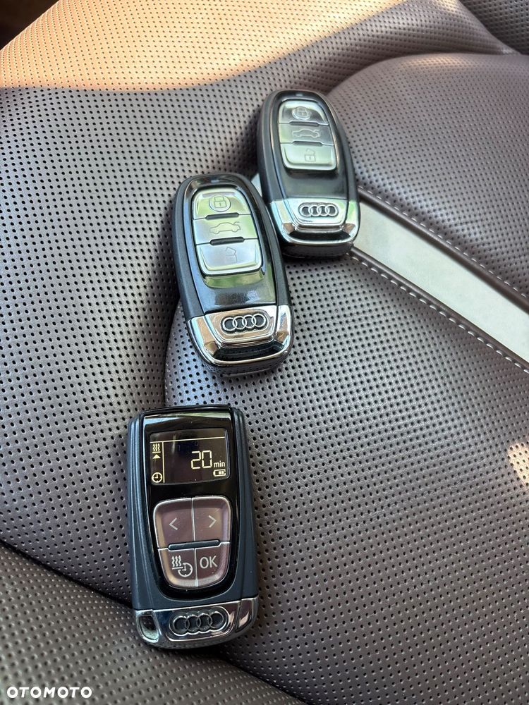 Audi S8 - 30
