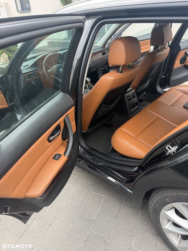 BMW Seria 3 320i - 3