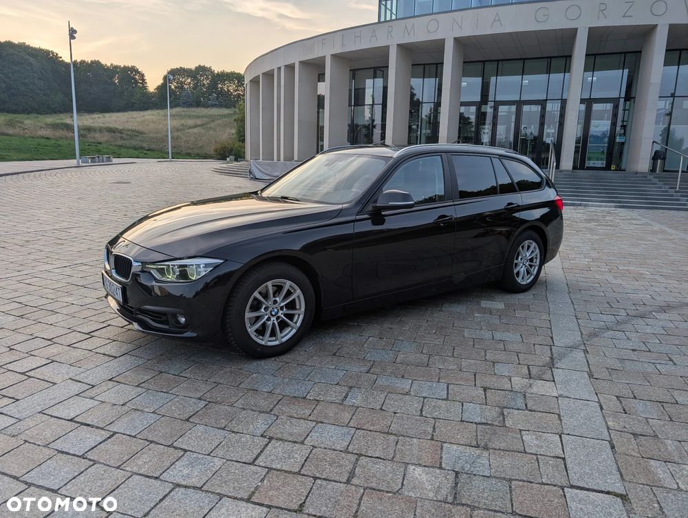 BMW Seria 3 318i - 1