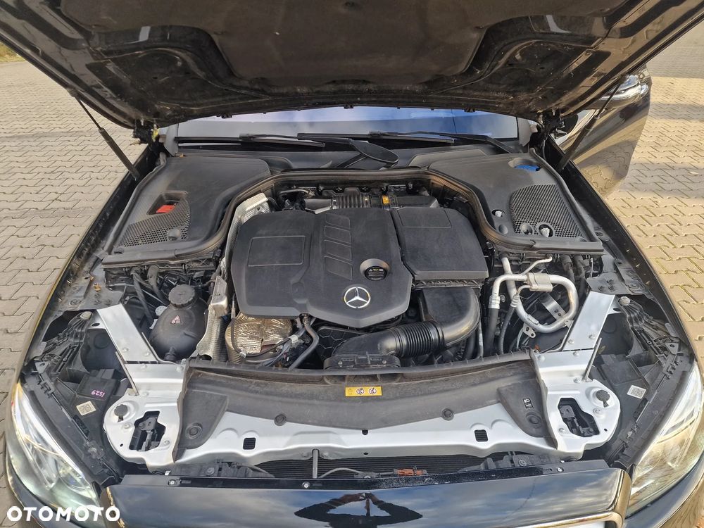 Mercedes-Benz Klasa E 220 d 4Matic 9G-TRONIC AMG Line - 38