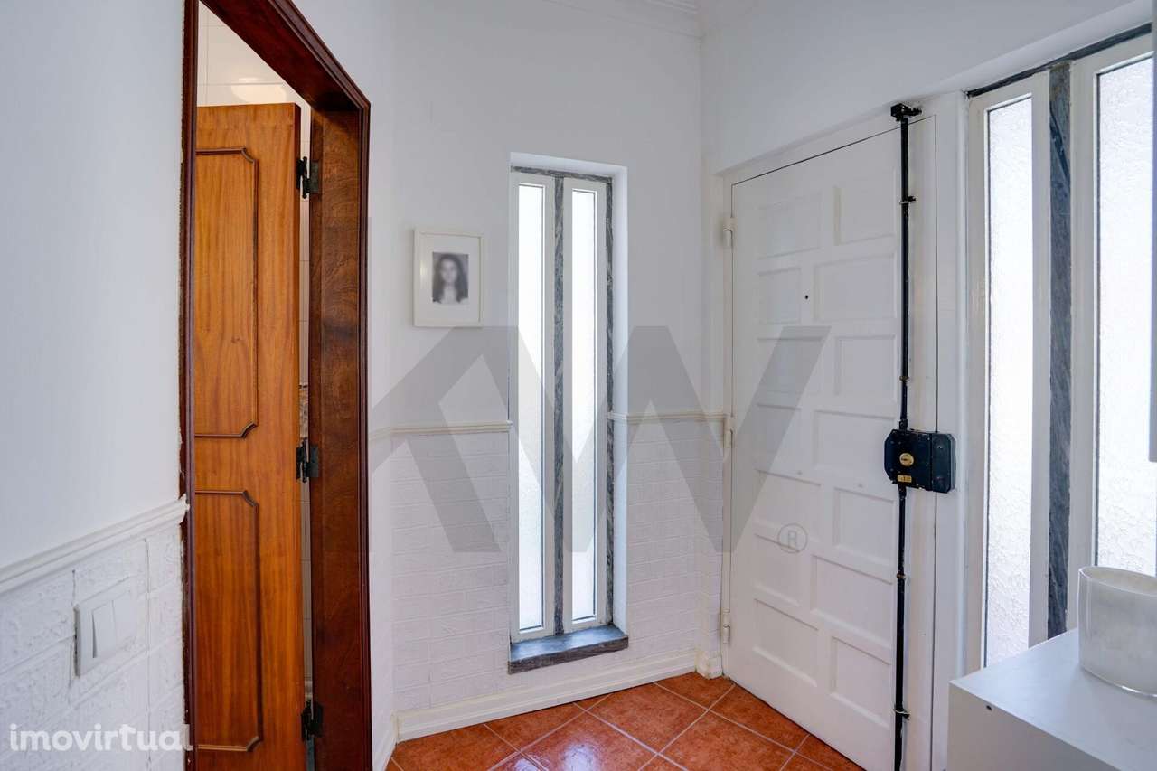 Moradia T5 Completa e Distinta | Piscina, Jacuzzi, Terraço e 3 Frentes - Grande imagem: 4/50