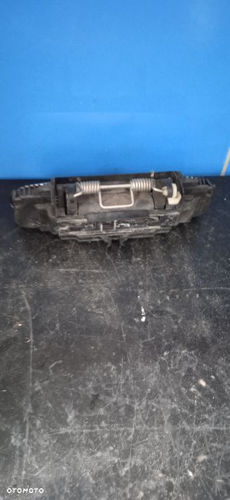 Klamka drzwi prawa przednia Audi A3 8P kod lak LY7W - 2