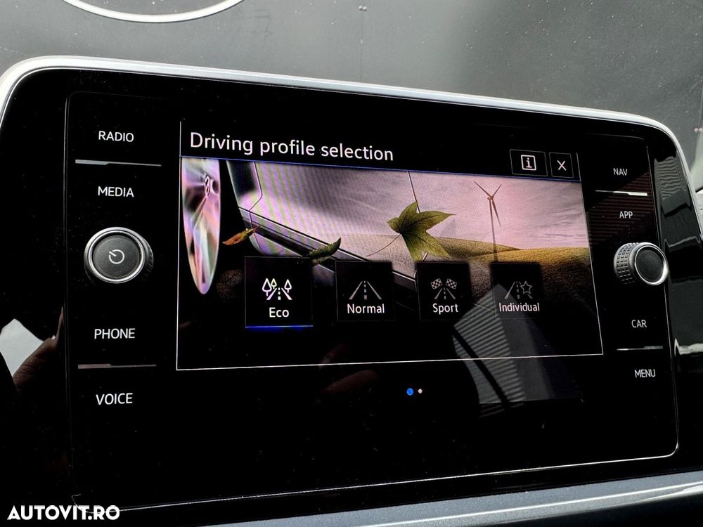 Volkswagen T-Roc - 16