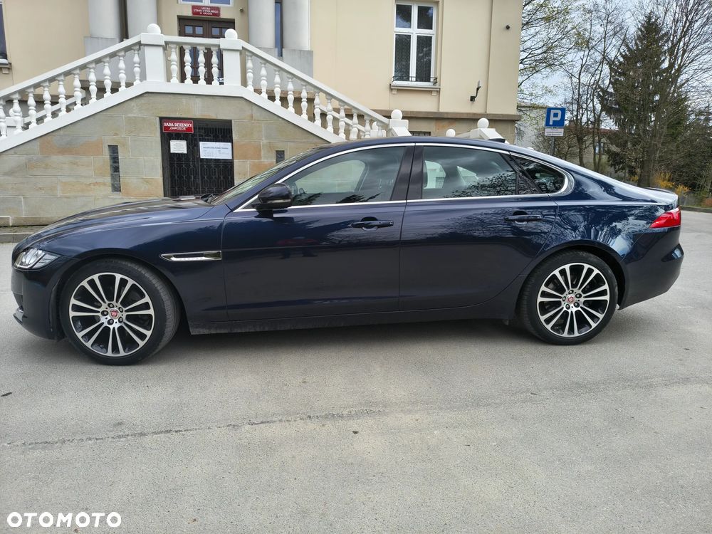 Jaguar XF 25d AWD Portfolio - 3