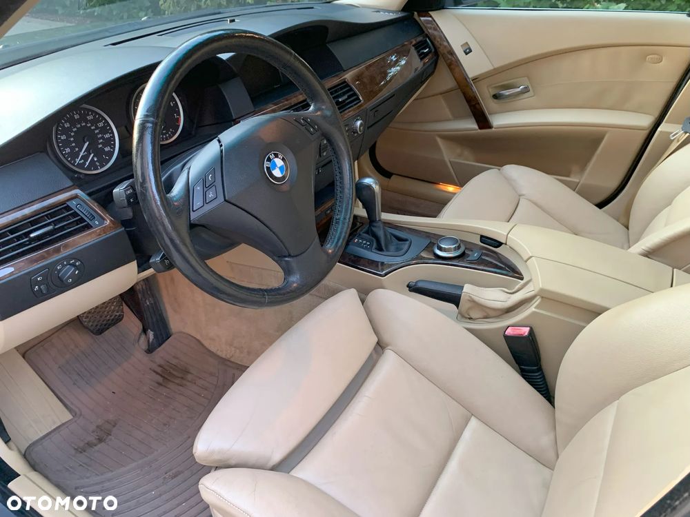 BMW Seria 5 530xi Touring - 13