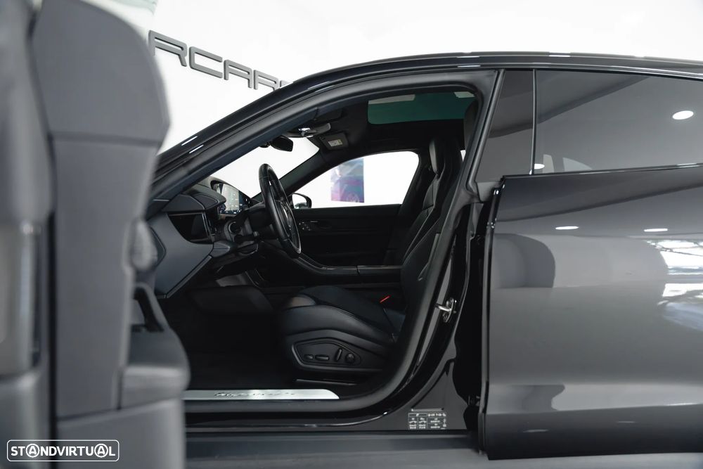 Porsche Taycan Sport Turismo 4S Black Edition - 22