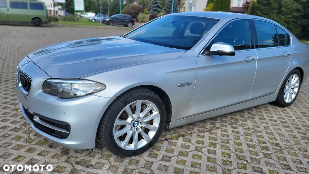 BMW Seria 5 525d xDrive - 2