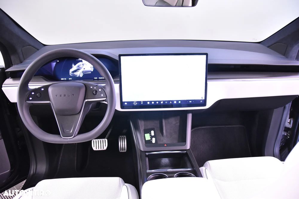 Tesla Model X - 9