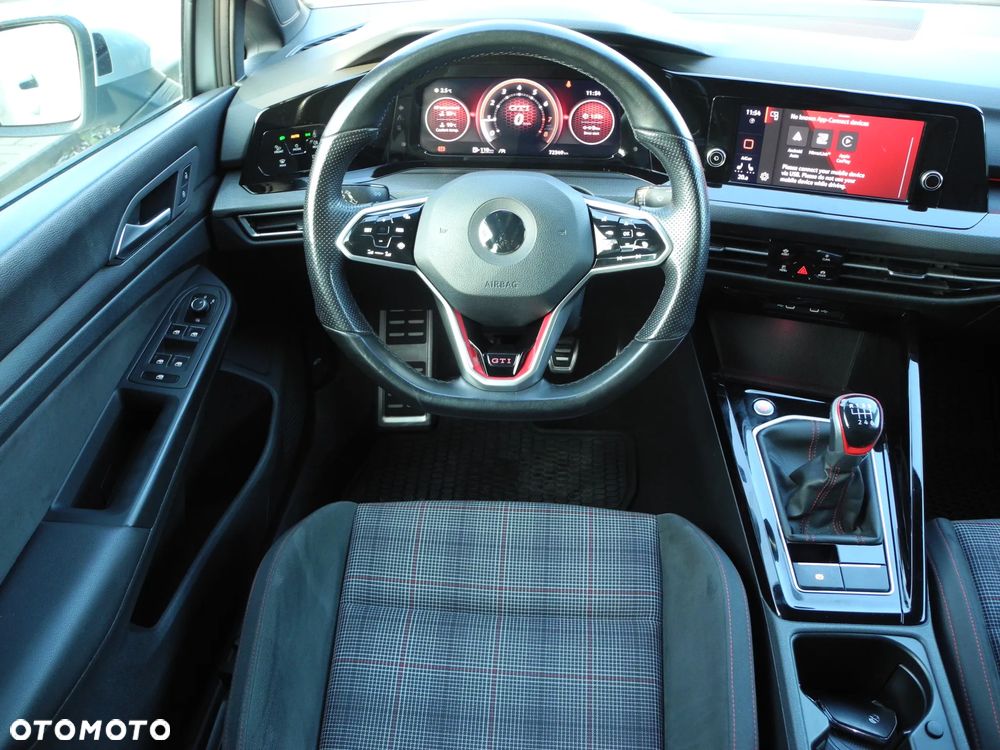 Volkswagen Golf - 8