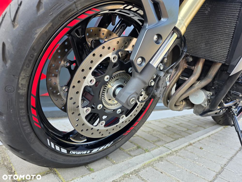 Suzuki GSR - 15