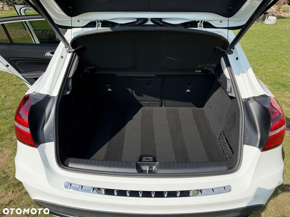 Mercedes-Benz GLA 200 7G-DCT - 18