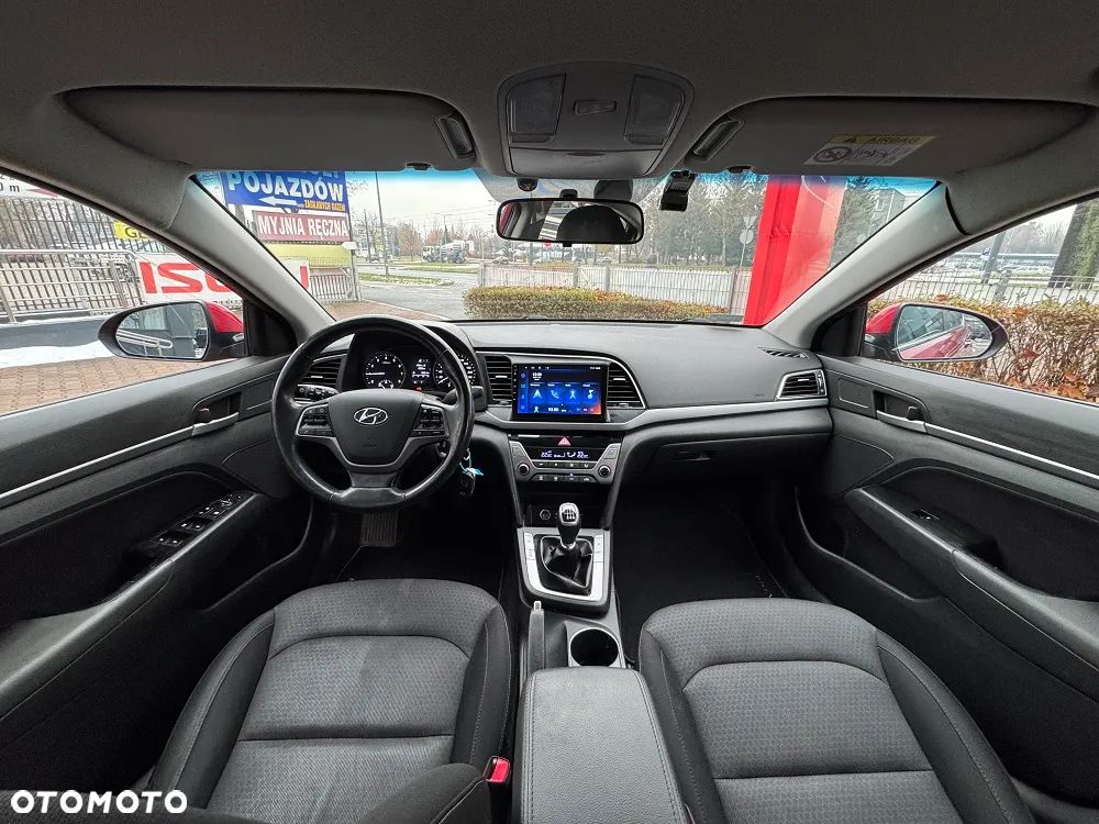 Hyundai Elantra 1.6 Comfort - 9