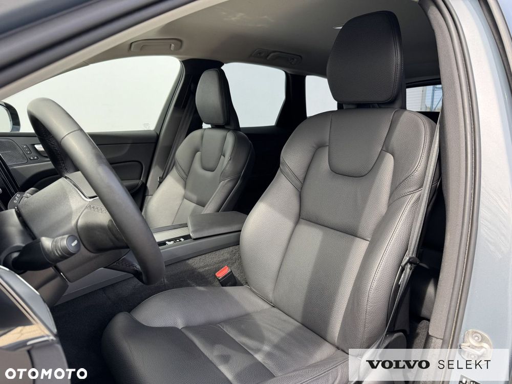 Volvo XC 60 B4 D AWD Plus Dark - 11