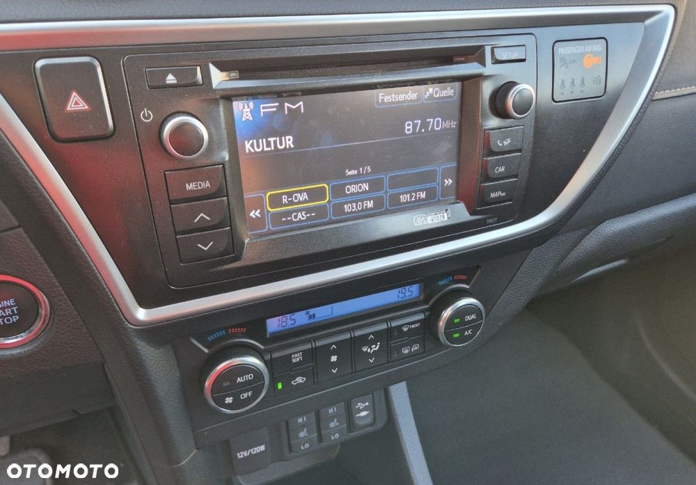 Toyota Auris 1.6 Executive - 22