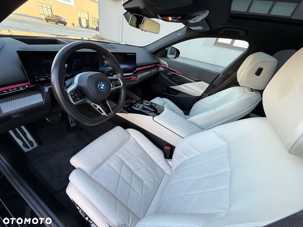 BMW Seria 5 550e xDrive PHEV M Sport - 14