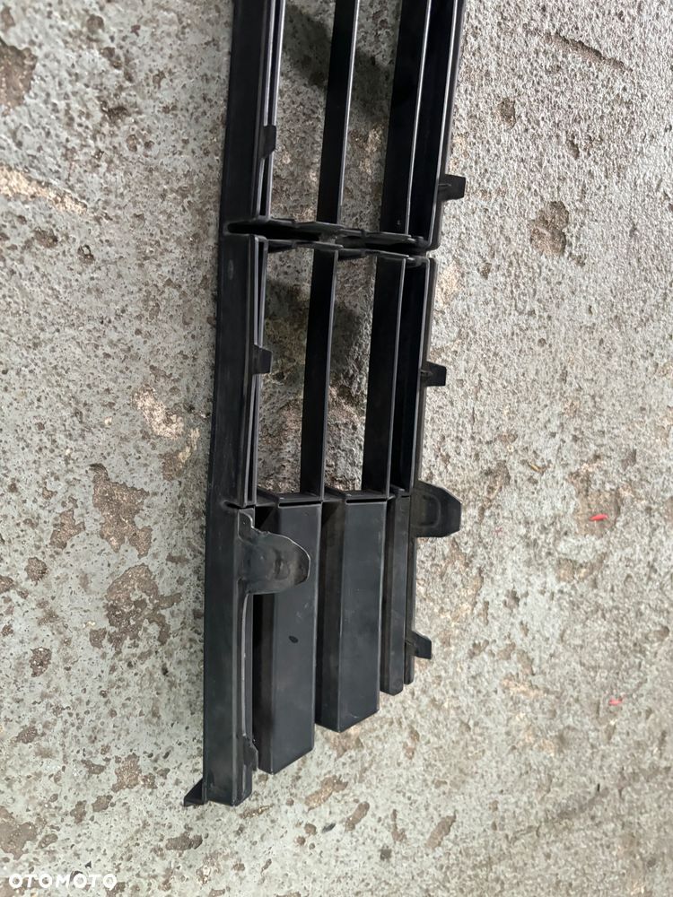 BMW F10 KRATKA SRODKOWA ZDERZAKA 7331724 - 7