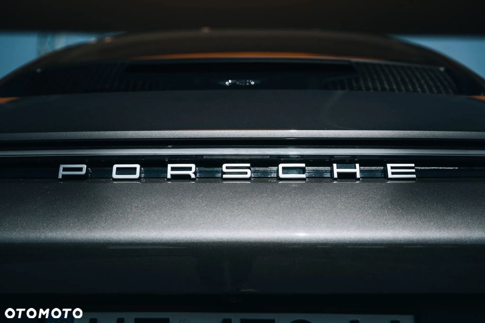 Porsche 911 GT3 Touring - 6