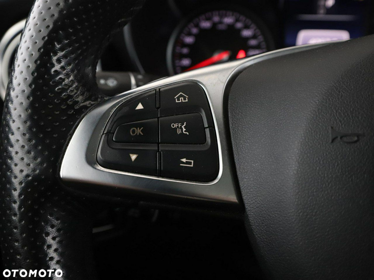 Mercedes-Benz GLC 300 4Matic 9G-TRONIC AMG Line - 31