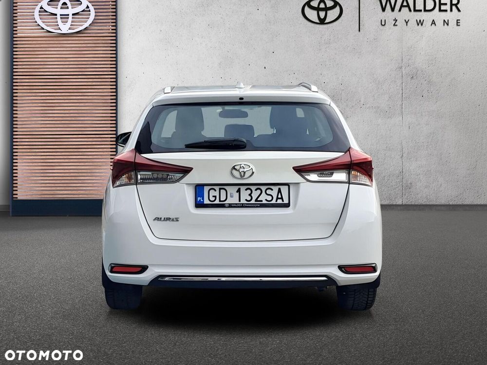 Toyota Auris 1.4 D-4D Premium - 4