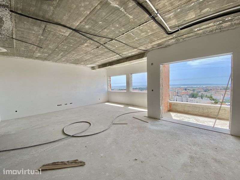Apartamentos T3 novos, com varanda e parqueamento para 2 viaturas - Grande imagem: 3/12
