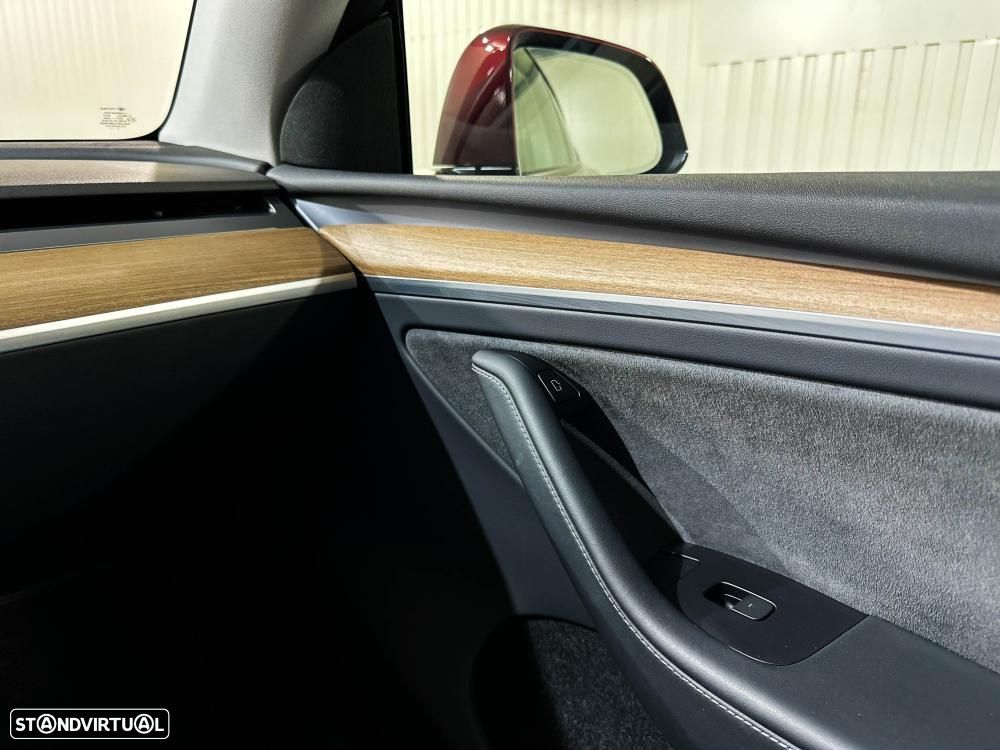 Tesla Model Y Performance Dual Motor AWD — fotografia 33