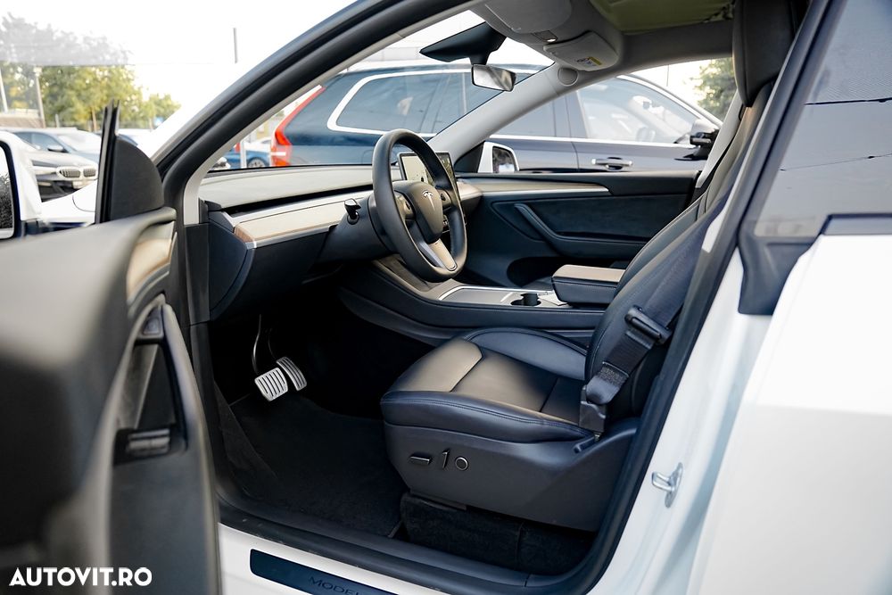 Tesla Model Y - 9