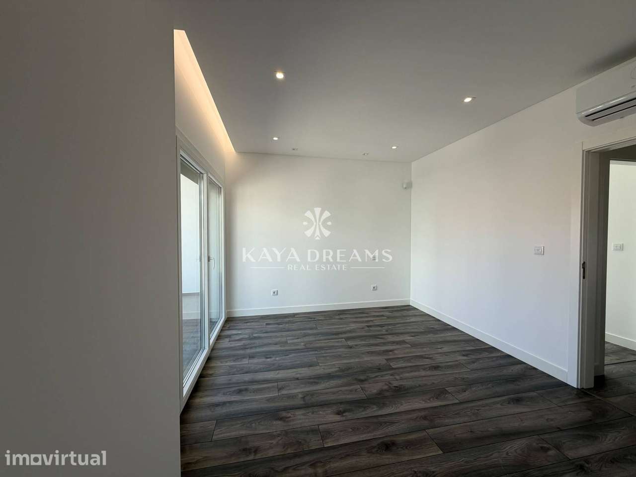 MORADIA T5 NOVA, COM PISCINA, EM FAMÕES – ODIVELAS - Grande imagem: 5/19