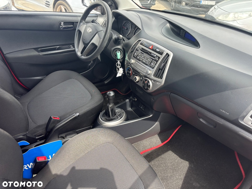 Hyundai i20 1.2 Fifa World Cup Edition - 18