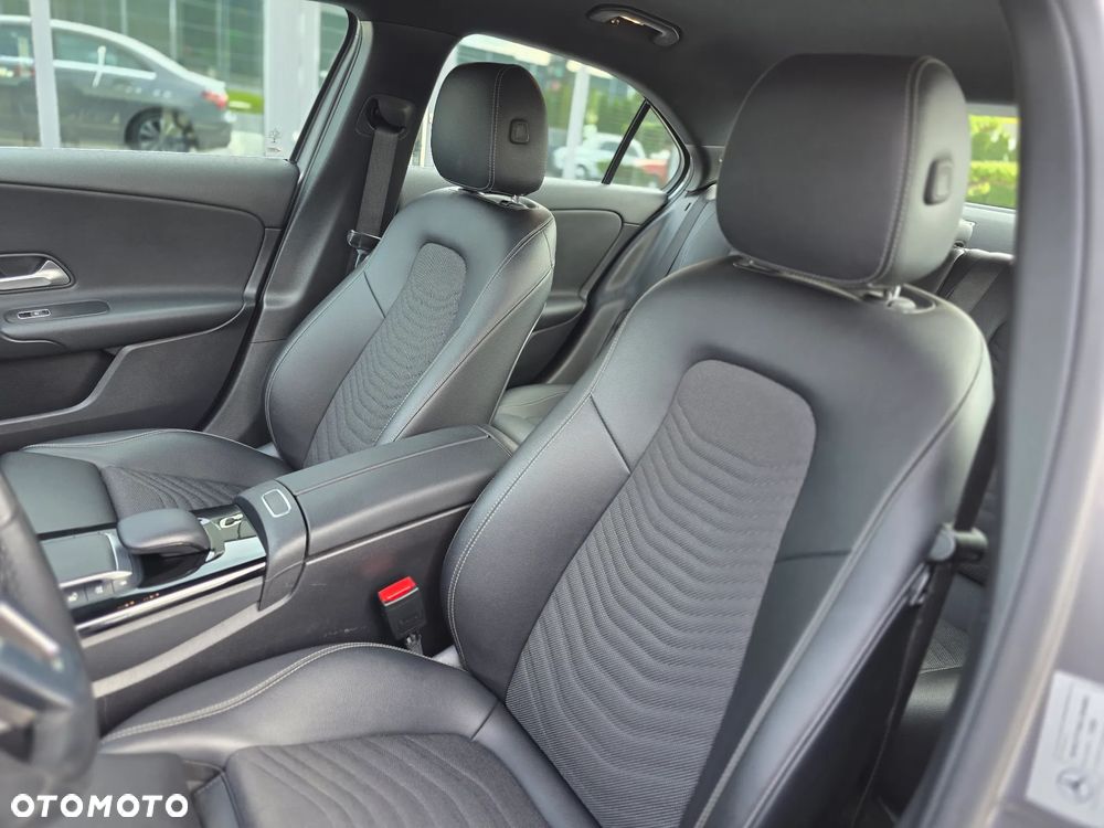 Mercedes-Benz Klasa A 180 Edycja specjalna 7G-DCT - 30