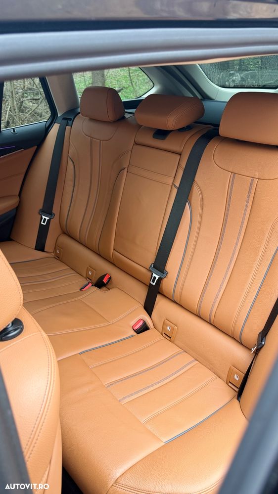BMW Seria 5 525d Aut. Luxury Line - 24