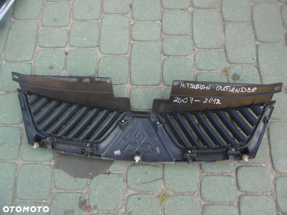 Grill Mitsubishi OUTLANDER - 2