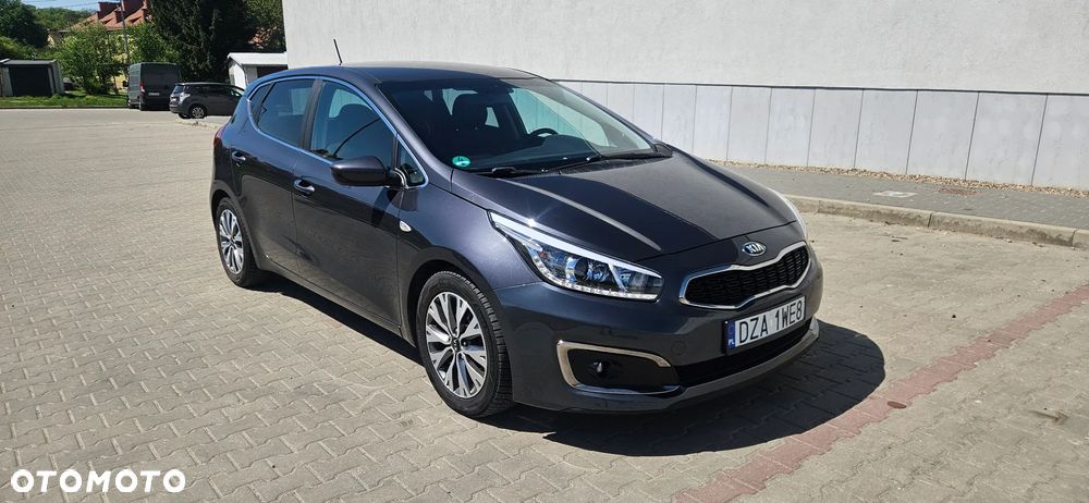 Kia Ceed 1.6 CRDi 136 ISG UEFA EURO 2016 - 1