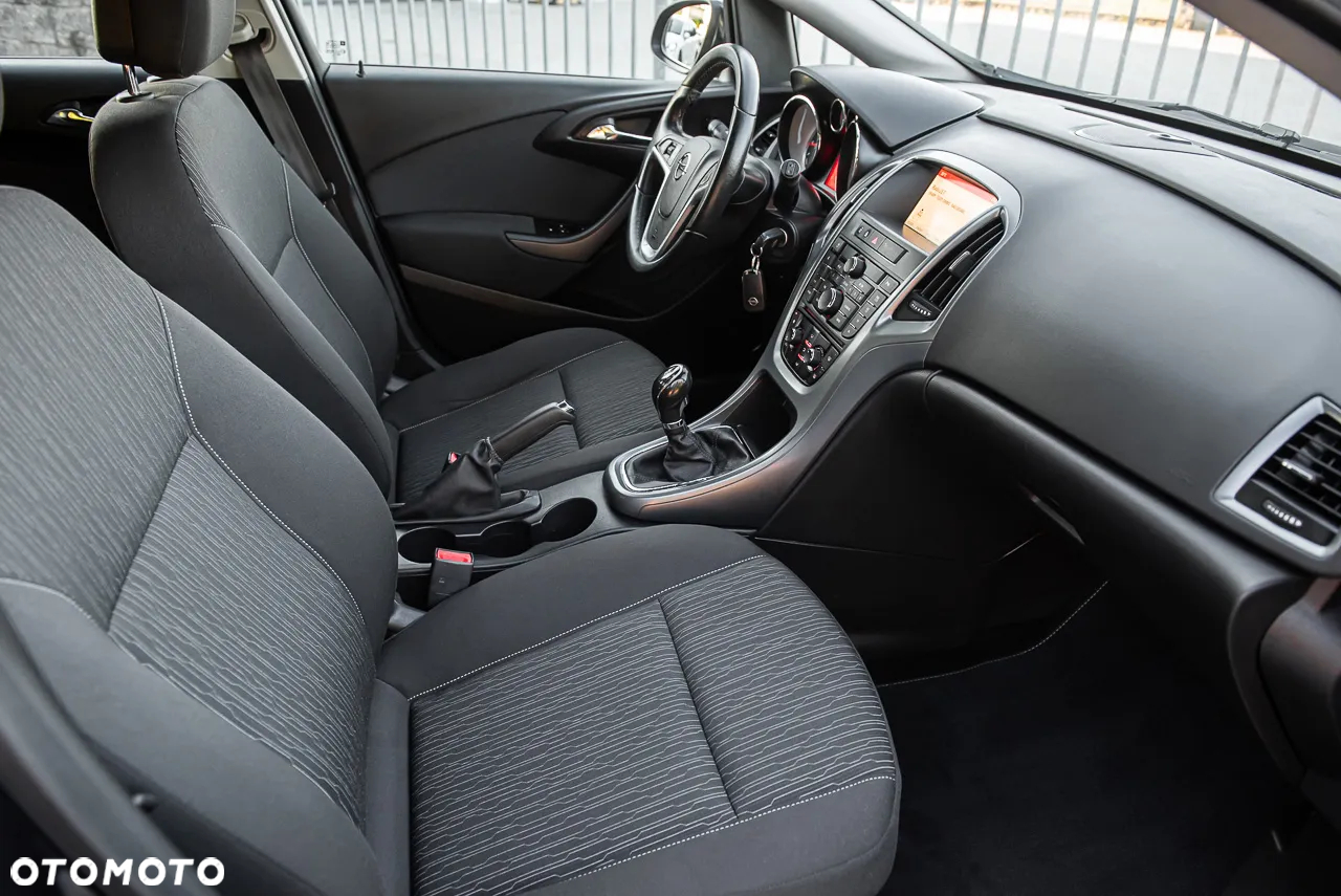 Opel Astra 1.4 Turbo Exklusiv - 29