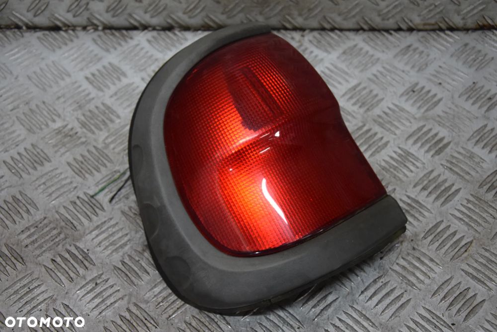NISSAN TERRANO II LIFT LAMPA LEWA TYŁ