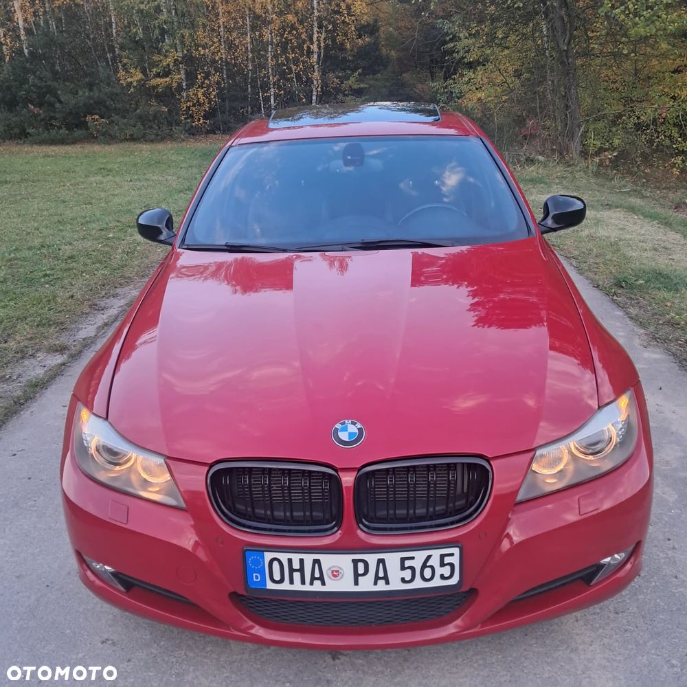 BMW 3 Series 2011 photo 2