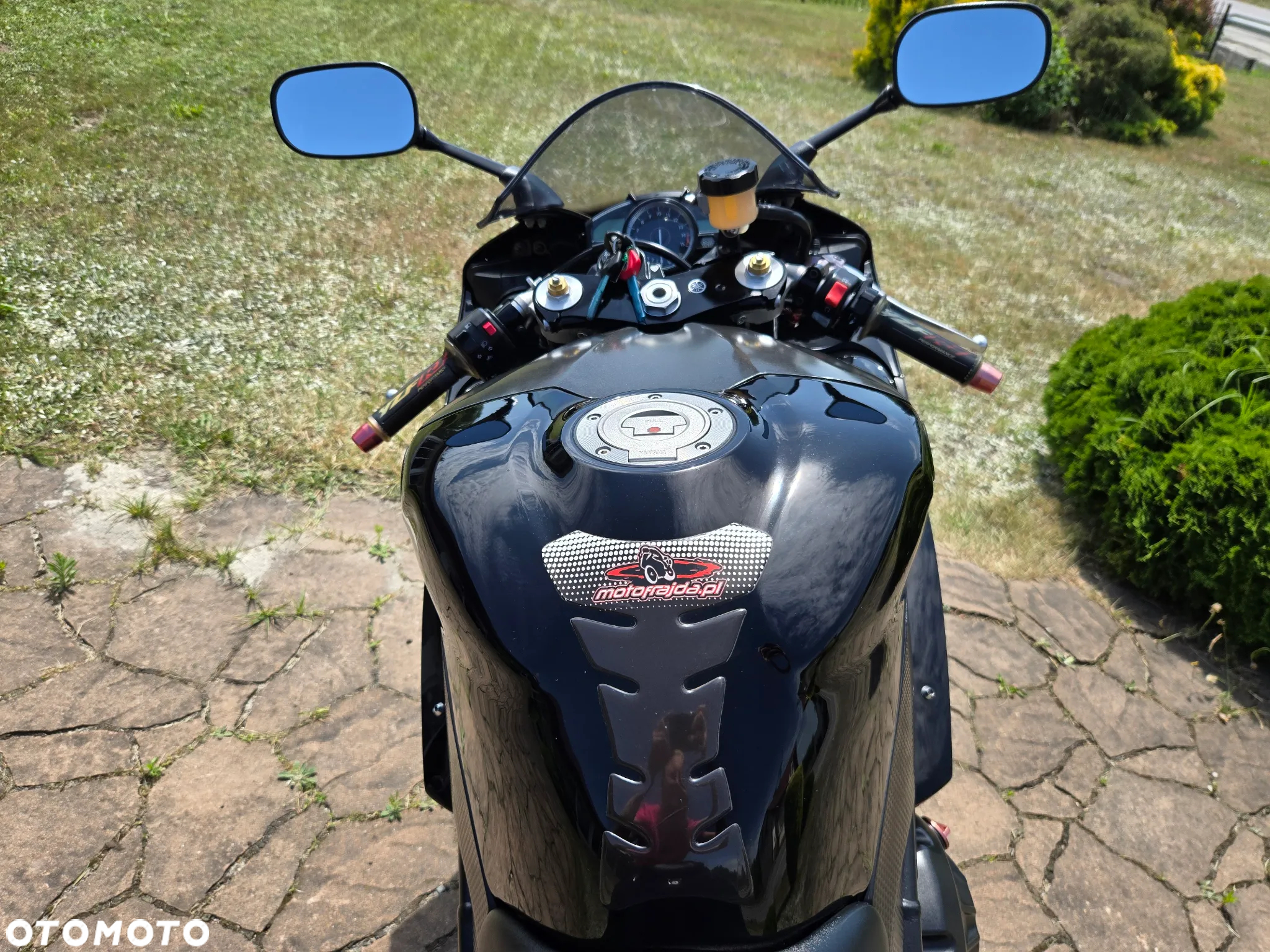 Yamaha R1 - 9
