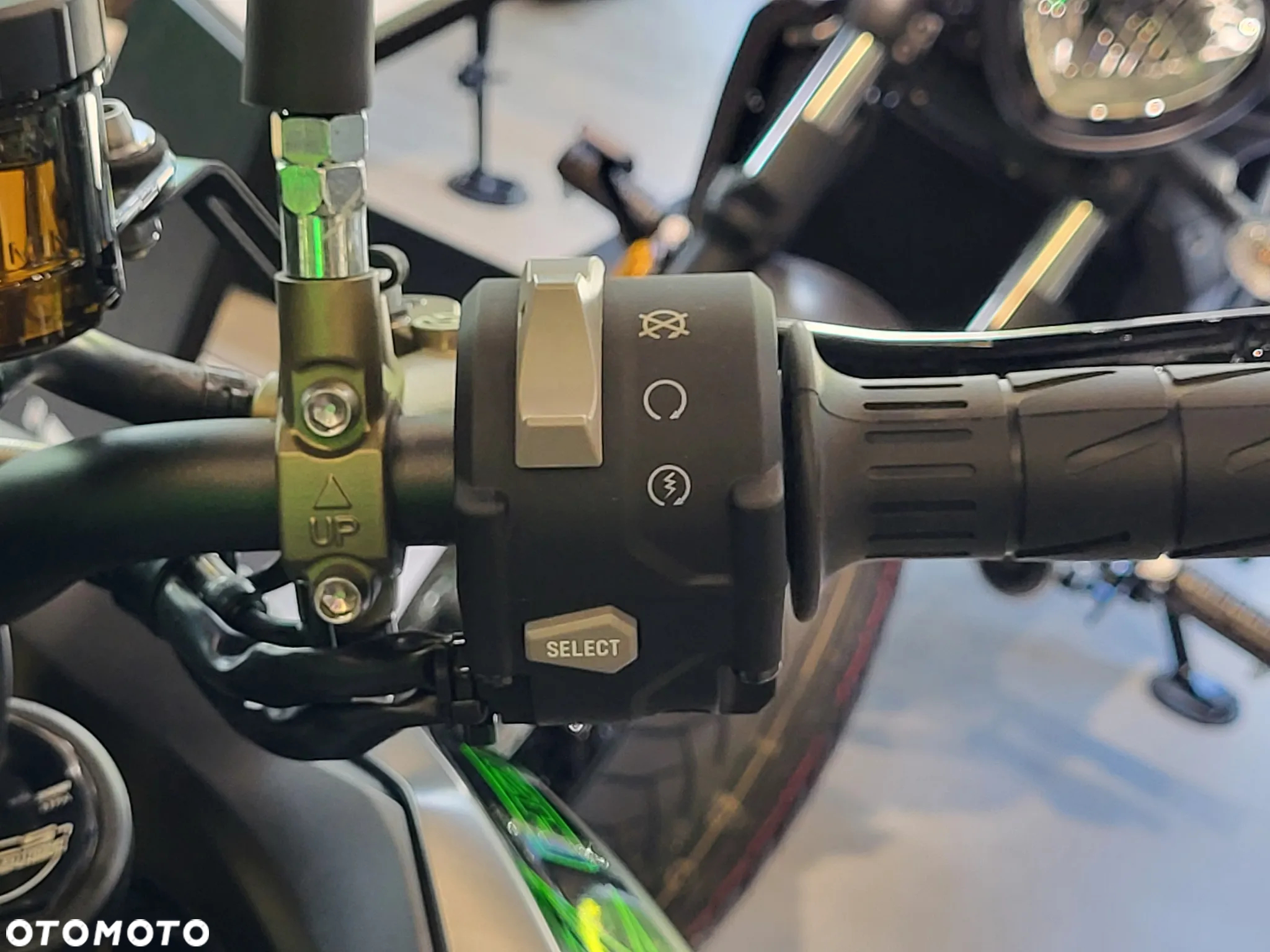 Kawasaki H2 - 18