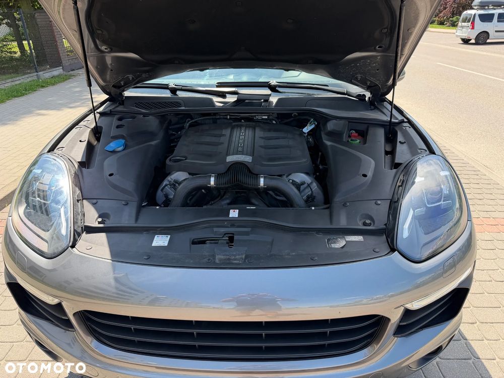 Porsche Cayenne S - 23