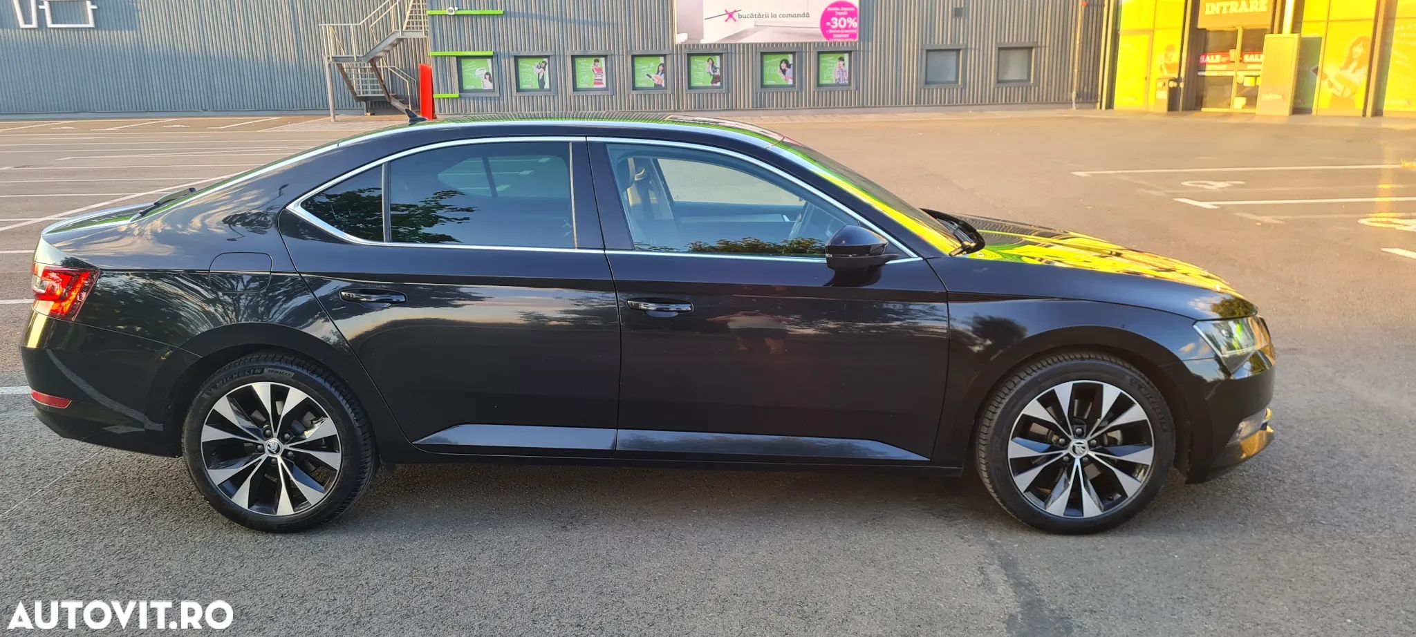 Skoda Superb 2.0 TDI DSG Ambition - 1