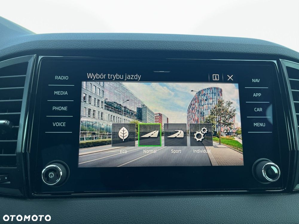 Skoda Karoq 1.5 TSI ACT 4x2 Sportline DSG - 25