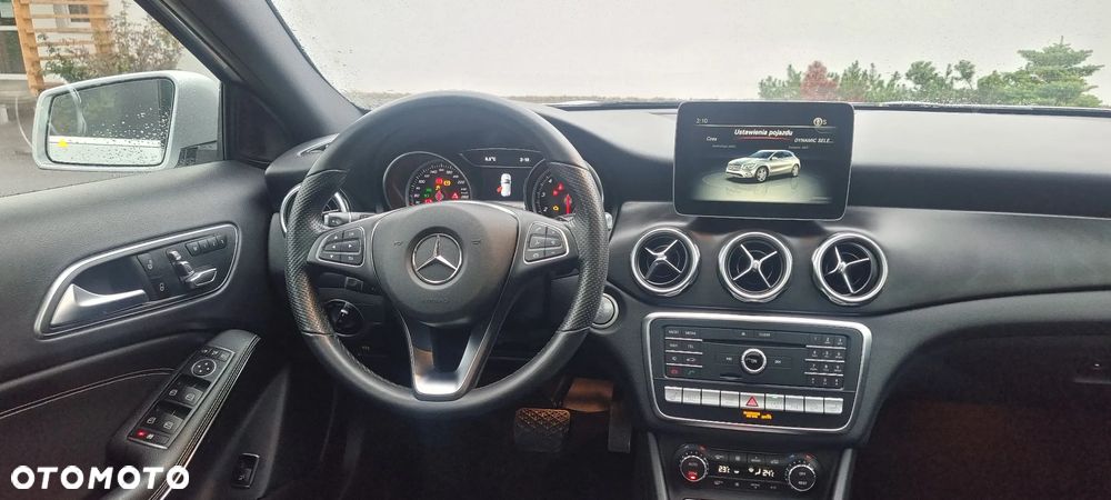Mercedes-Benz GLA 250 4Matic 7G-DCT - 22