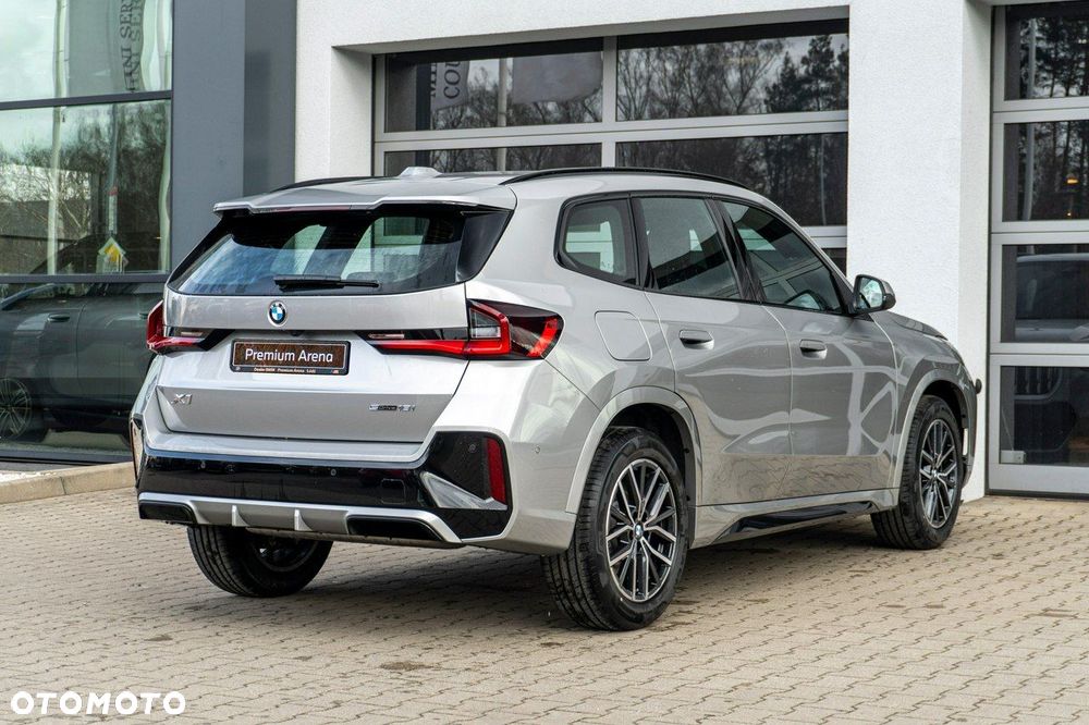 BMW X1 sDrive18i - 11