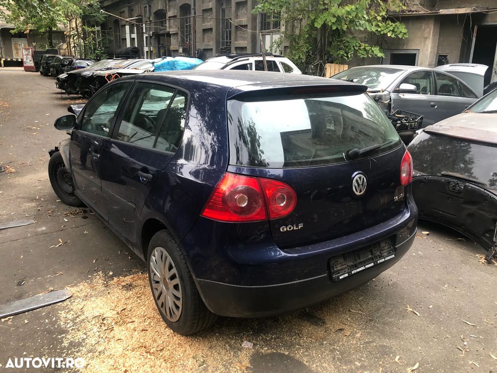 Dezmembrez VW Volkswagen Golf 5 albastru 1,6 FSI BLP 2006 - 5