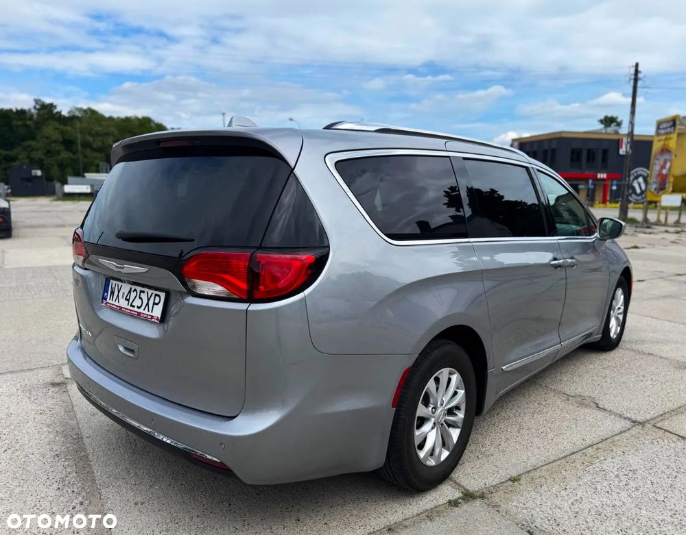 Chrysler Pacifica - 3