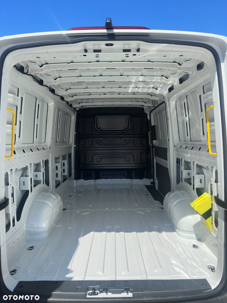 Volkswagen Crafter - 11