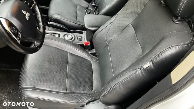 Mitsubishi Outlander 2.4 Instyle NAVI EU5 CVT - 16