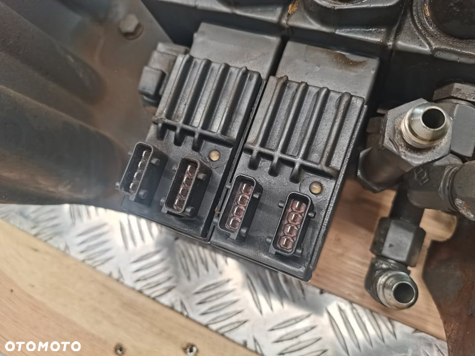 Valtra T.... 2014r {Blok zaworowy Sauer-Danfoss} - 7