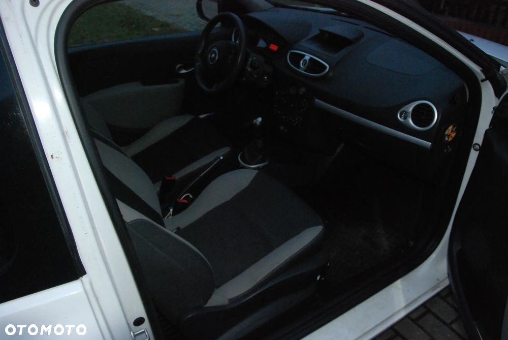 Renault Clio 1.5 dCi Authentique - 8