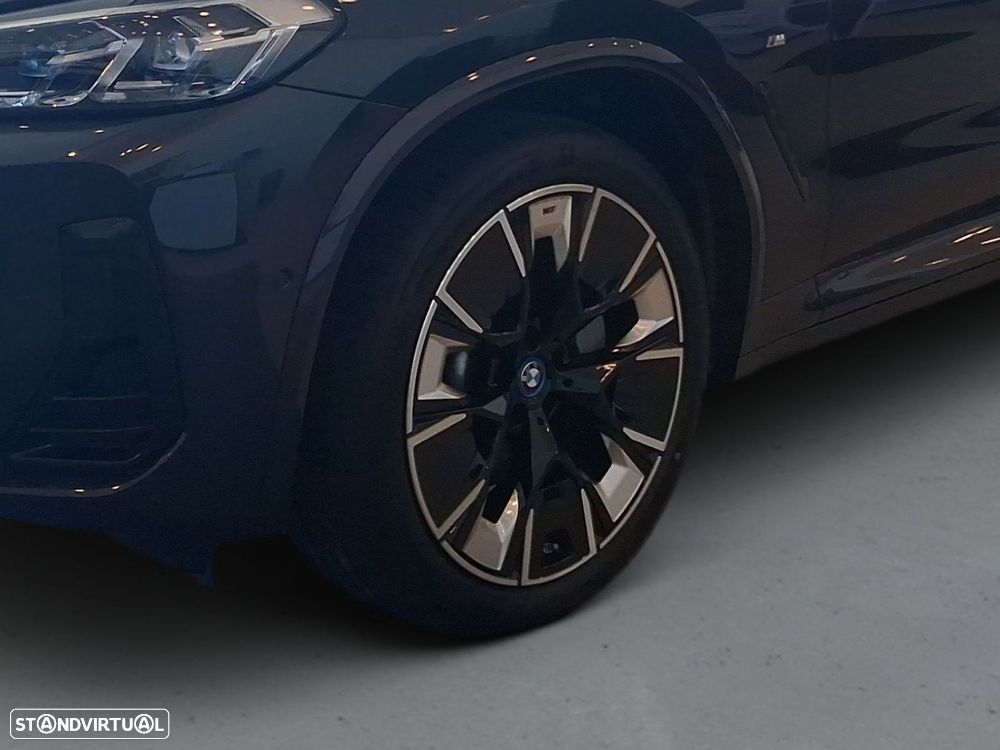 BMW iX3 M Sport Impressive - 4