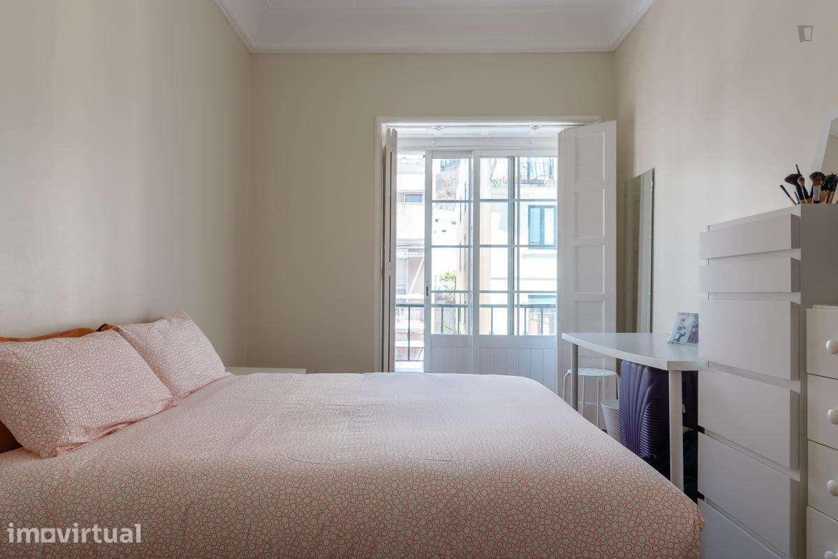 Quarto - localizado em Intendente Lisbon - Grande imagem: 3/21